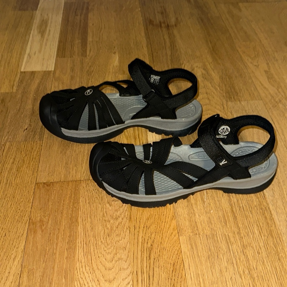 Keen footwear sandal women’s size 10 in black